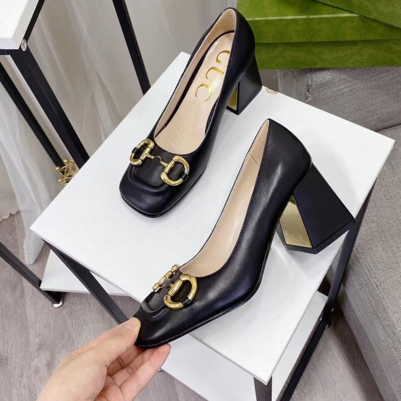 Pantofi dama cu toc înalt – vârf pătrat – partea superioară din piele naturală (lână de miel) – toc tip pană 6–8 cm