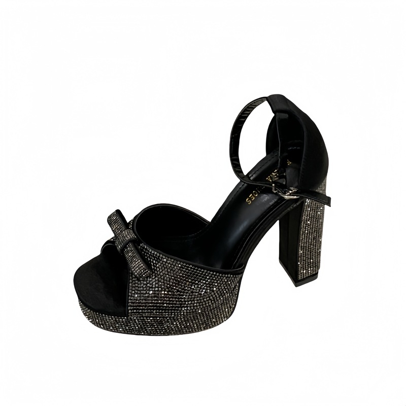 Sandale cu bretea (vârf pătrat; partea superioară din satin; ornamente cu cristale; toc gros; înălțime toc peste 8 cm)