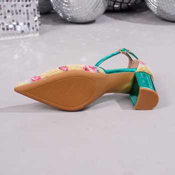 Обувки на високи токчета с остър нос, дебел ток и презрамка с една катарама; PU горна част, TPU подметка