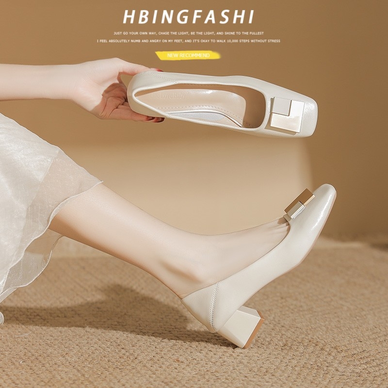 Mary Jane cipő - Felső anyag: szarvasmarha bőr - Lábujj forma: hegyes - Sarokmagasság: középtok (3–6 cm) - Sarok forma: tömbös