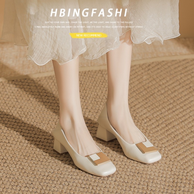 Mary Jane cipő - Felső anyag: szarvasmarha bőr - Lábujj forma: hegyes - Sarokmagasság: középtok (3–6 cm) - Sarok forma: tömbös