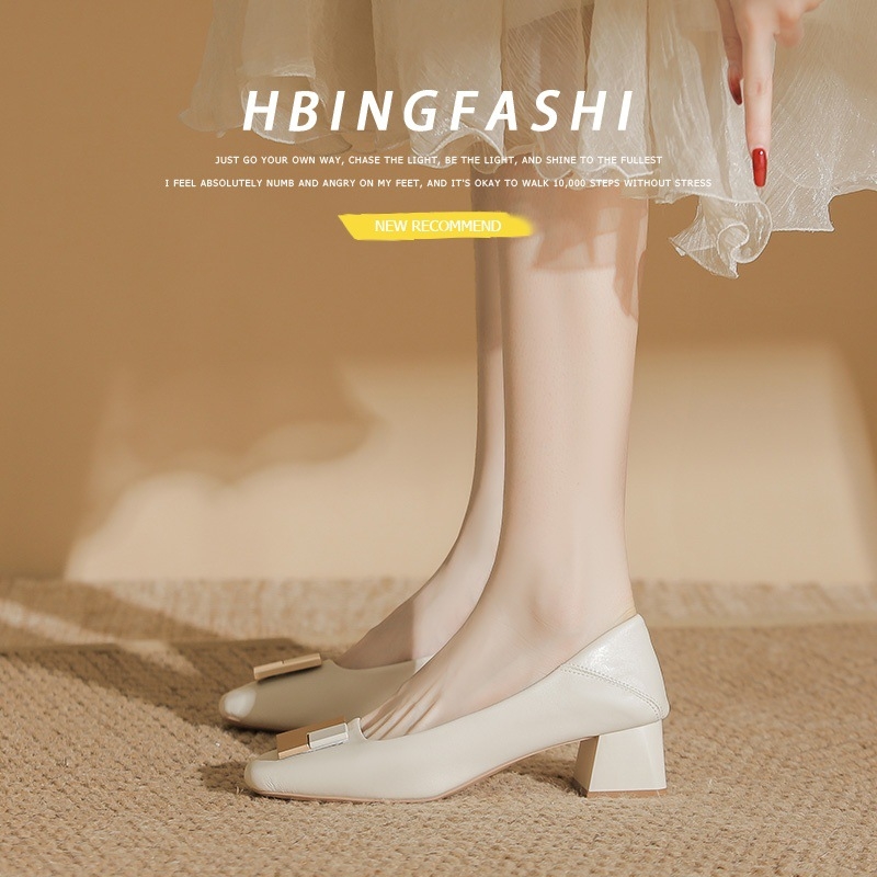 Mary Jane cipő - Felső anyag: szarvasmarha bőr - Lábujj forma: hegyes - Sarokmagasság: középtok (3–6 cm) - Sarok forma: tömbös