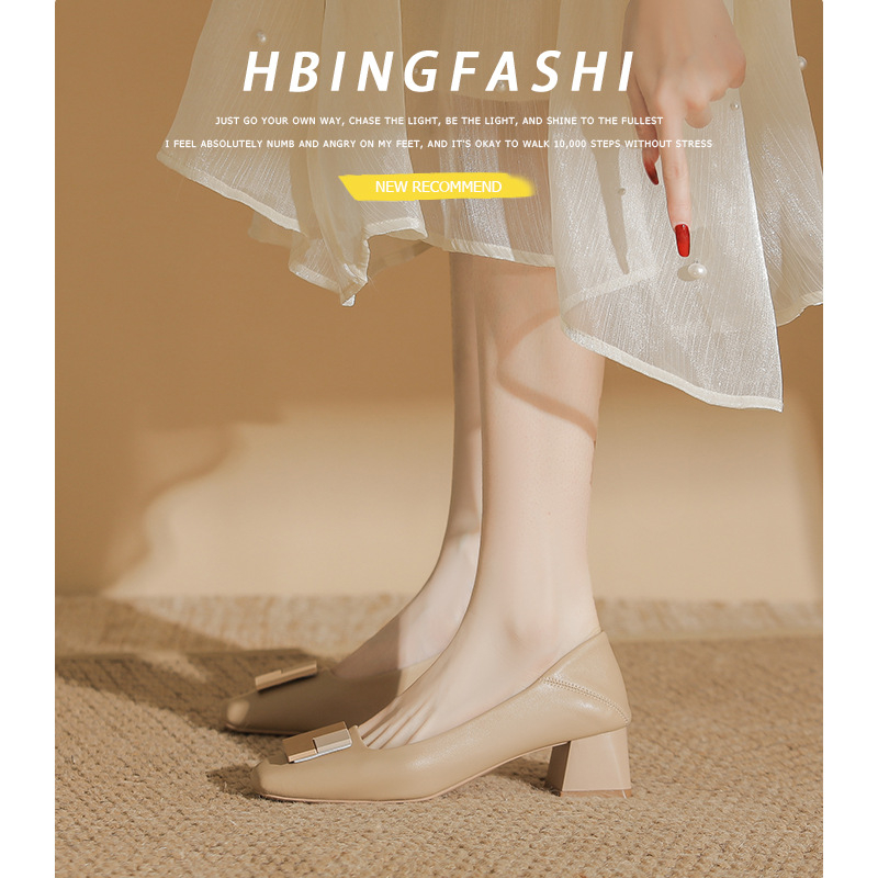 Mary Jane cipő - Felső anyag: szarvasmarha bőr - Lábujj forma: hegyes - Sarokmagasság: középtok (3–6 cm) - Sarok forma: tömbös