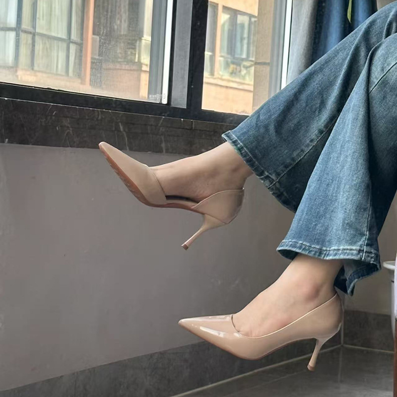 Pantofi Mary Jane cu vârf ascuțit, partea superioară din super fibră, tocuri foarte înalte peste 8 cm, toc subțire