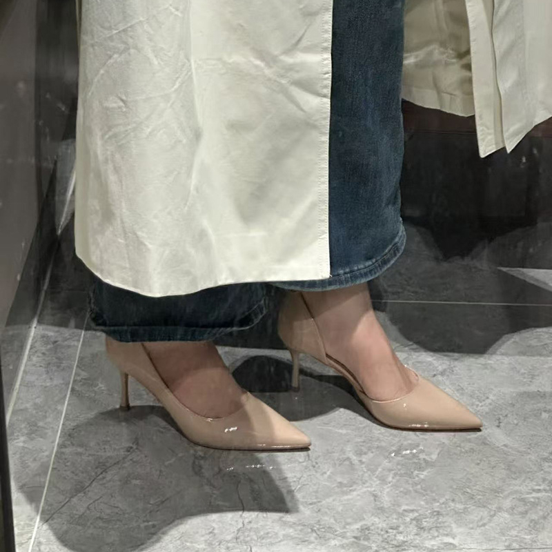 Pantofi Mary Jane cu vârf ascuțit, partea superioară din super fibră, tocuri foarte înalte peste 8 cm, toc subțire