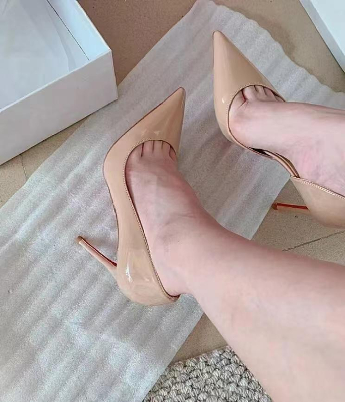 Pantofi dama cu toc înalt, vârf ascuțit, toc subțire 6–8 cm, talpă din cauciuc, branță interioară din piele artificială