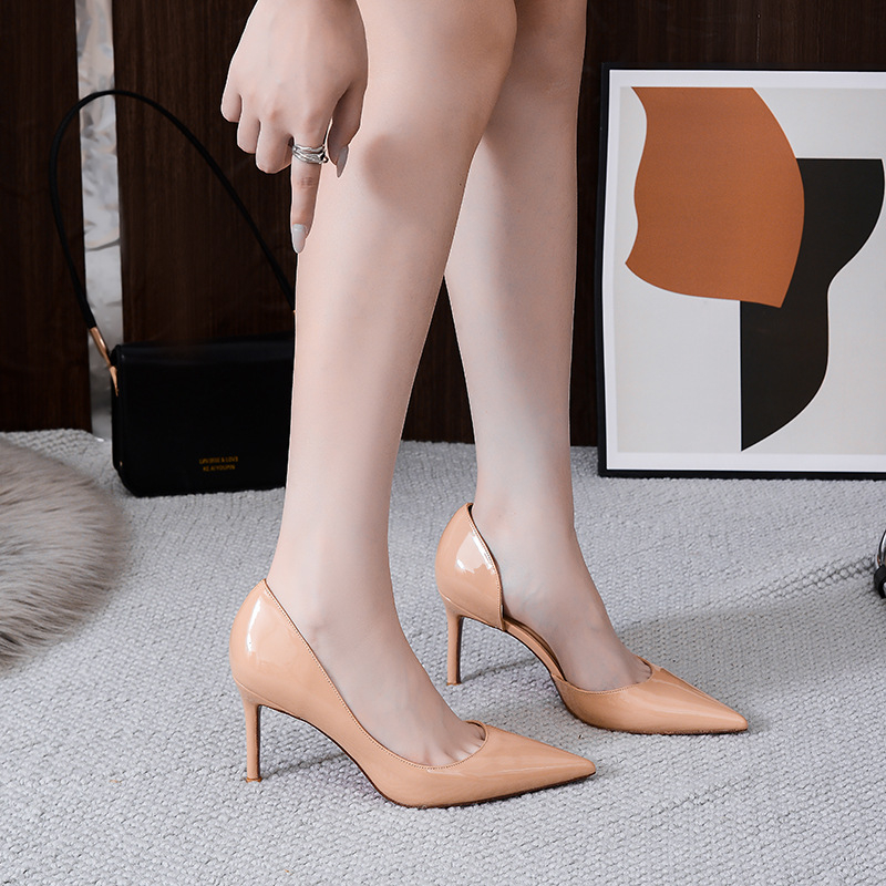 Pantofi dama cu toc înalt, vârf ascuțit, toc subțire 6–8 cm, talpă din cauciuc, branță interioară din piele artificială