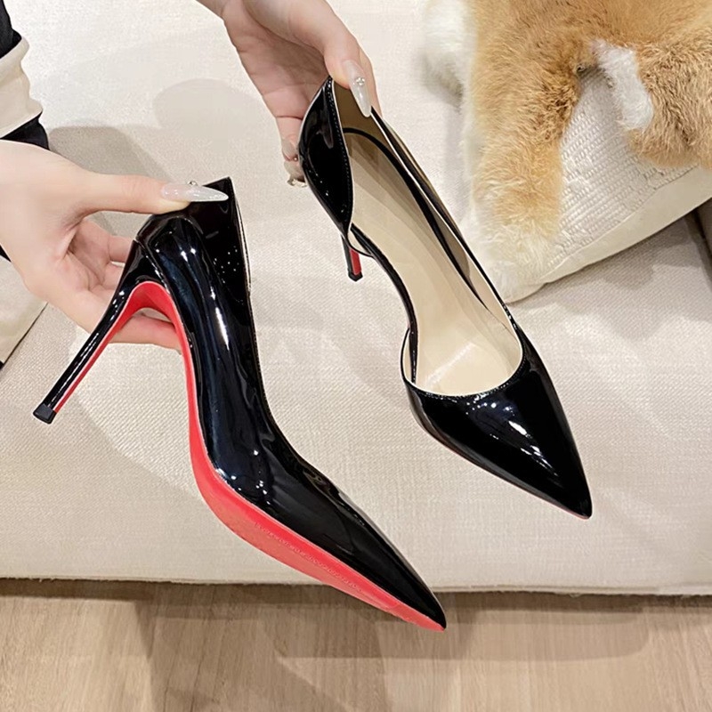 Pantofi dama cu toc înalt, vârf ascuțit, toc subțire 6–8 cm, talpă din cauciuc, branță interioară din piele artificială