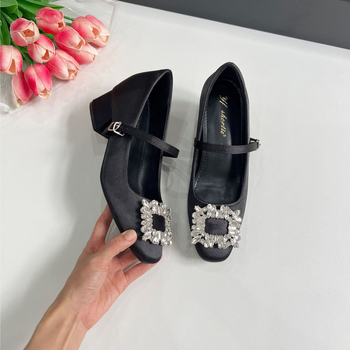 Pantofi Mary Jane din satin, cataramă pătrată cu pietre strălucitoare, interior cu creștere a înălțimii, toc înalt