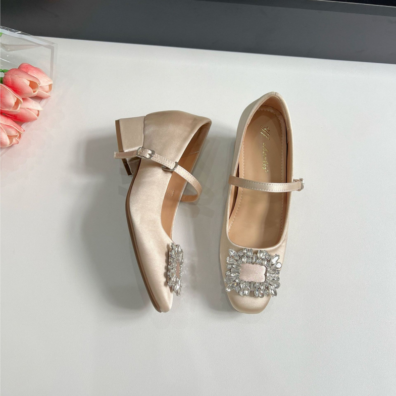 Pantofi Mary Jane din satin, cataramă pătrată cu pietre strălucitoare, interior cu creștere a înălțimii, toc înalt