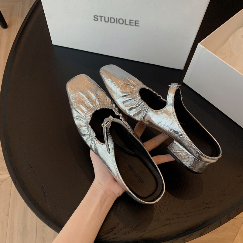 Pantofi Mary Jane cu vârf închis, toc gros, curea cu cataramă, partea superioară din microfibră