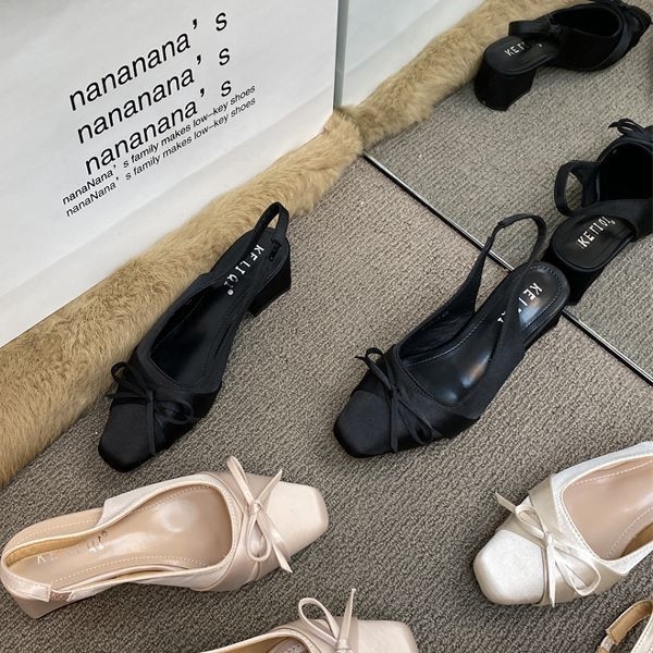 Női egypántos szandál, négyzetes orral és vastag sarkú, koreai stílus, PU felsőrész, PU belső, gumitalp, tavasz 2025