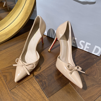 Pantofi cu toc înalt, cu funda, din piele lucioasă, vârf ascuțit, toc stillet peste 8 cm