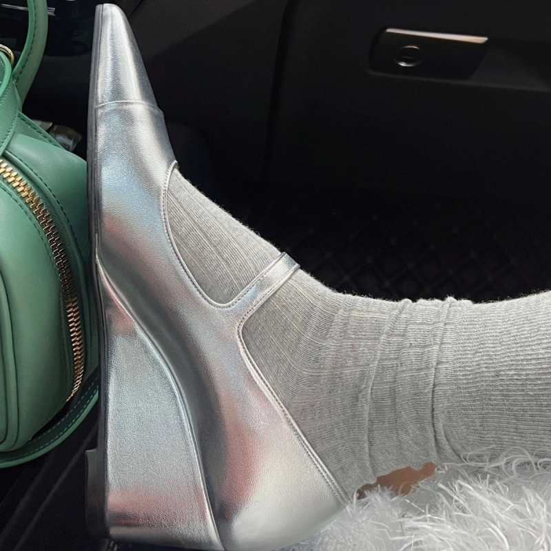 Pravé kožené Mary Jane topánky s prackou, ostro špičatý nos, klinový podpätok, nízky vrch, vamp z dvojvrstvovej kože