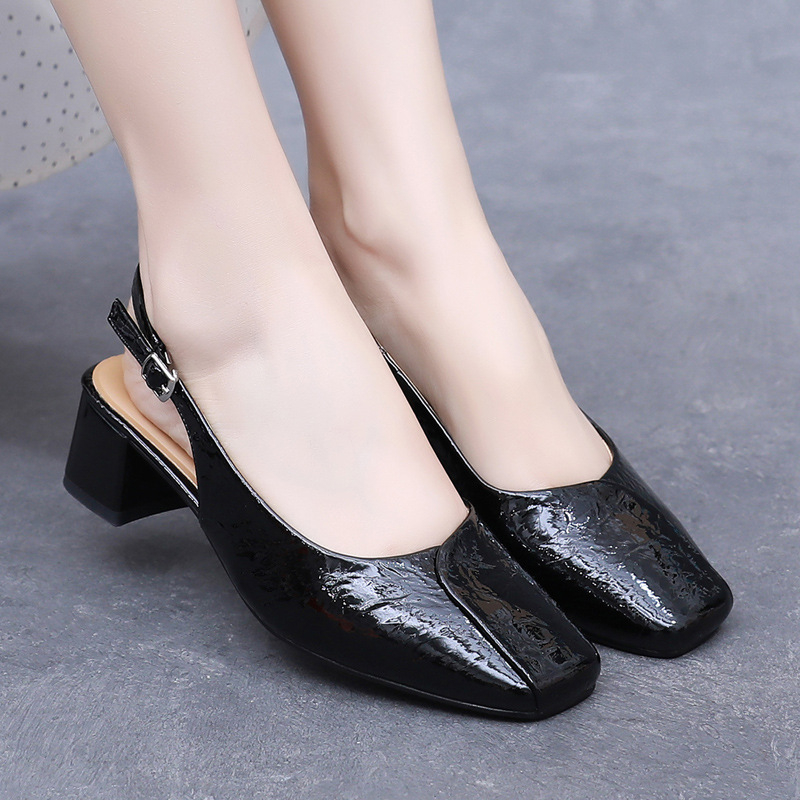 Sandale cu un singur cureu, vârf pătrat, piele patentată, design cu spate decupat, toc gros