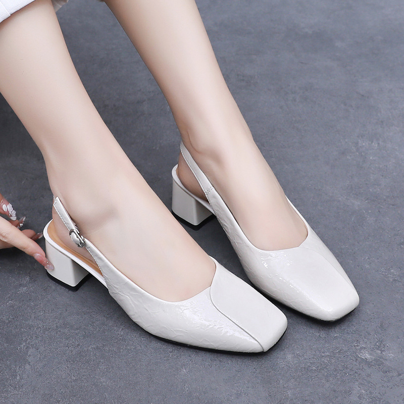 Sandale cu un singur cureu, vârf pătrat, piele patentată, design cu spate decupat, toc gros