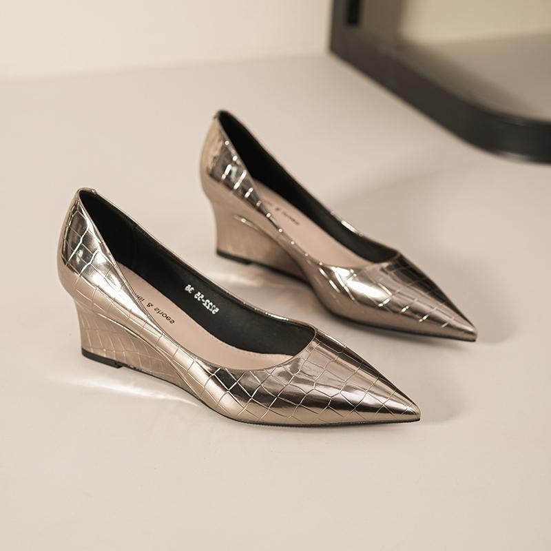 Dámske klinové topánky - špičatý nos, Ultra-Fiber vrchnok, stredný podpätok 3–6 cm, klinový podpätok, dizajn s plytkým otvorom