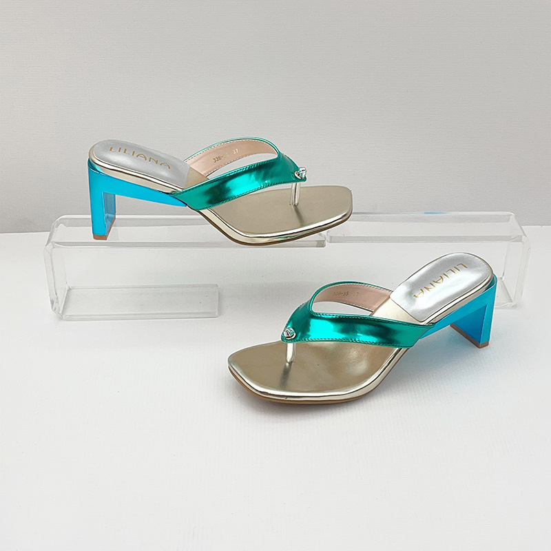 Sandale Bebeini cu o curea, vârf pătrat, partea superioară lucioasă, vara 2025