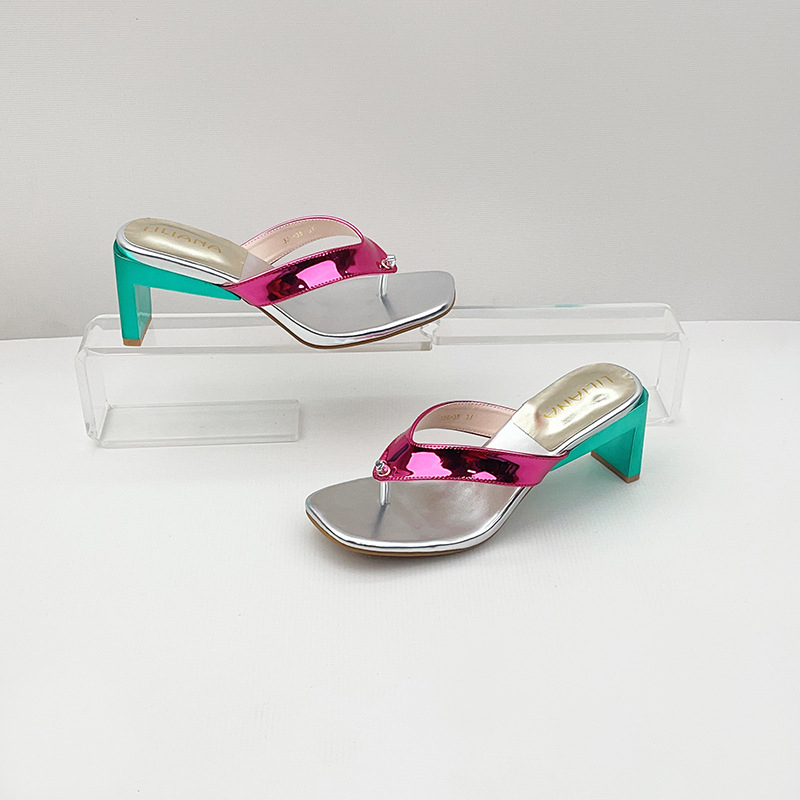 Sandale Bebeini cu o curea, vârf pătrat, partea superioară lucioasă, vara 2025