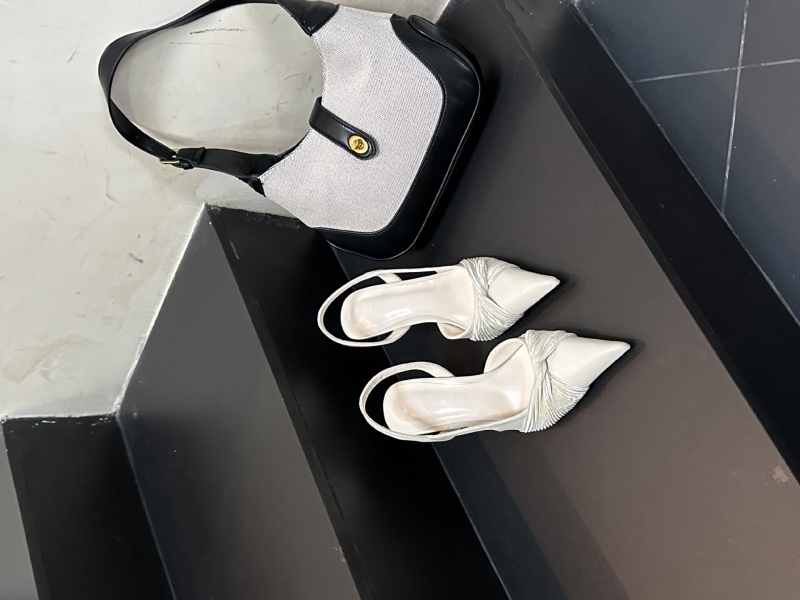 Visoke štikle s oštrim nosom, PU gornji dio, tanak potpetica, visina pete 6–8 cm, dubina otvora 7–11 cm