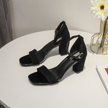 Sandale pentru femei, curea unică cu cataramă, toc mediu 3–5 cm, vârf pătrat, talpă din cauciuc