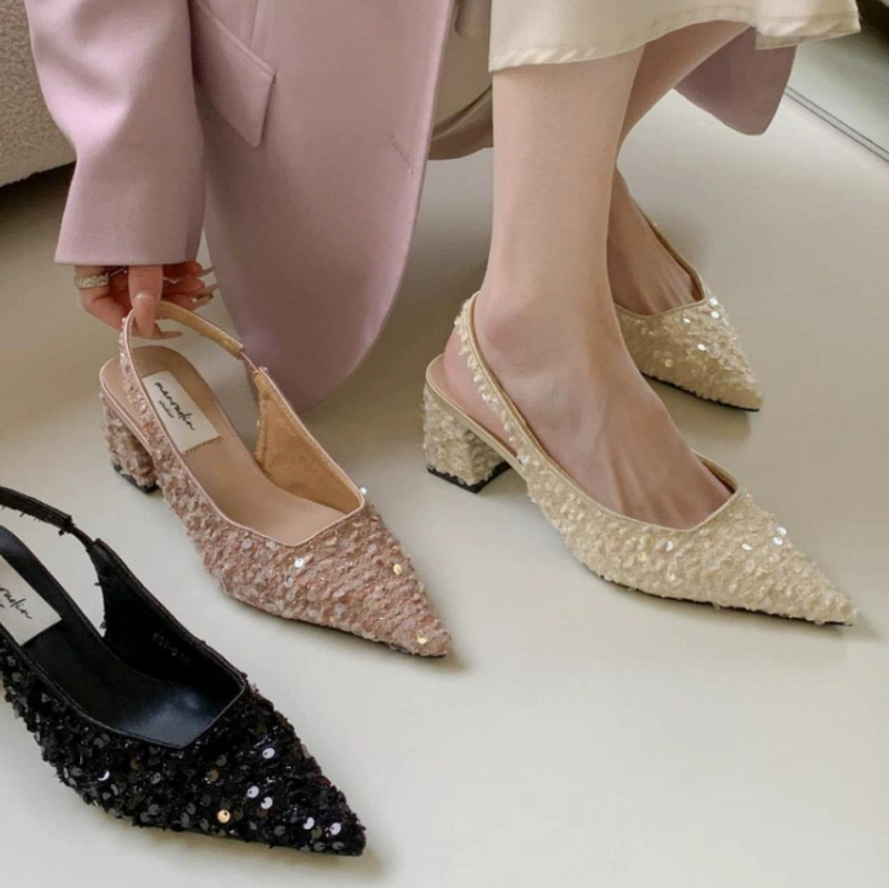 Sandale s prstom i šljokicama, oštar vrh, kvadratna peta 3–6 cm