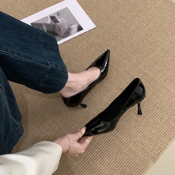 Pantofi de banchet pentru femei – vârf ascuțit, suprafața PU, toc mediu 3–6 cm, stil coreean, slip-on