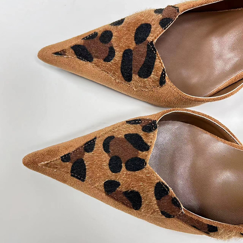 Ženske štikle s leopard uzorkom i špicastim vrhom (gornji dio od mikrovlakana, podstava od mikrovlakana, potplat od gume, proljeće 2024)
