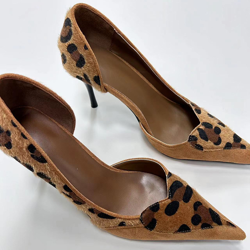 Ženske štikle s leopard uzorkom i špicastim vrhom (gornji dio od mikrovlakana, podstava od mikrovlakana, potplat od gume, proljeće 2024)