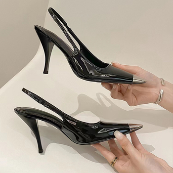 Πέδιλα με ανοιχτή πλάτη, τετράγωνη μύτη, λεπτό τακούνι 6–8 εκ, σόλα από καουτσούκ, εσωτερικό από μικροΐνες