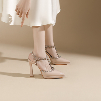 Ženske sandale s prozračnim gornjim dijelom, špicast nos, zatvaranje kopčom, visok potpetica preko 8 cm, gumeni đon