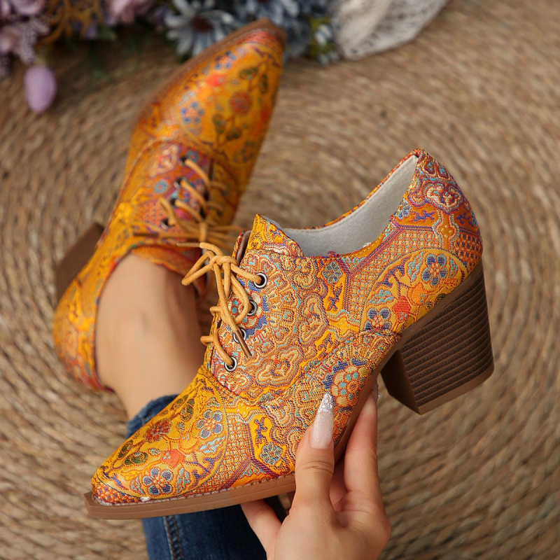 Dámske vysoké topánky na podpätku s kvetinovým vzorom, hrubý podpätok 6-8 cm, vrchný materiál z textilu, viazanie šnúrkami