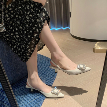 Sandale s remenom i kvadratnom kristalom kopčom, oštar vrh, otvorena peta, stražnje vezanje, visoke potpetice 6-8 cm