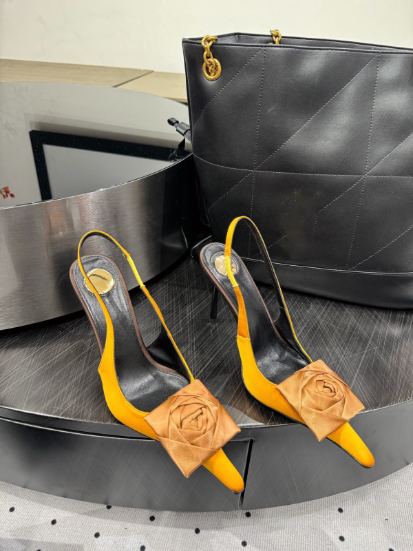 Sandale sa satenskim gornjim dijelom, s oštrim nosom, ultra visoki uski pet, elastična traka, gumeni potplat, unutarnji materijal: super vlakno