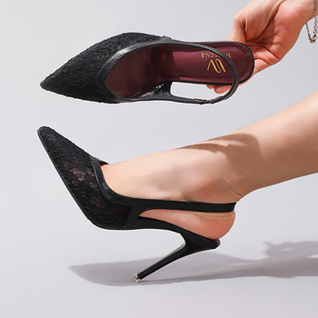 Visoke štikle s oštrim vrhom, mrežasti gornji dio, 10 cm štikla, gumena potplata