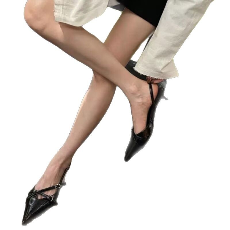 Sieviešu sandales ar asas purnu un aizmugurē izgriezumu, plāns papēdis 6–8 cm, augšpuse: Super fiber, iekšpuse PU (Upper: Super fiber; Toe: Pointed; Heel: 6–8 cm; Inner: PU)