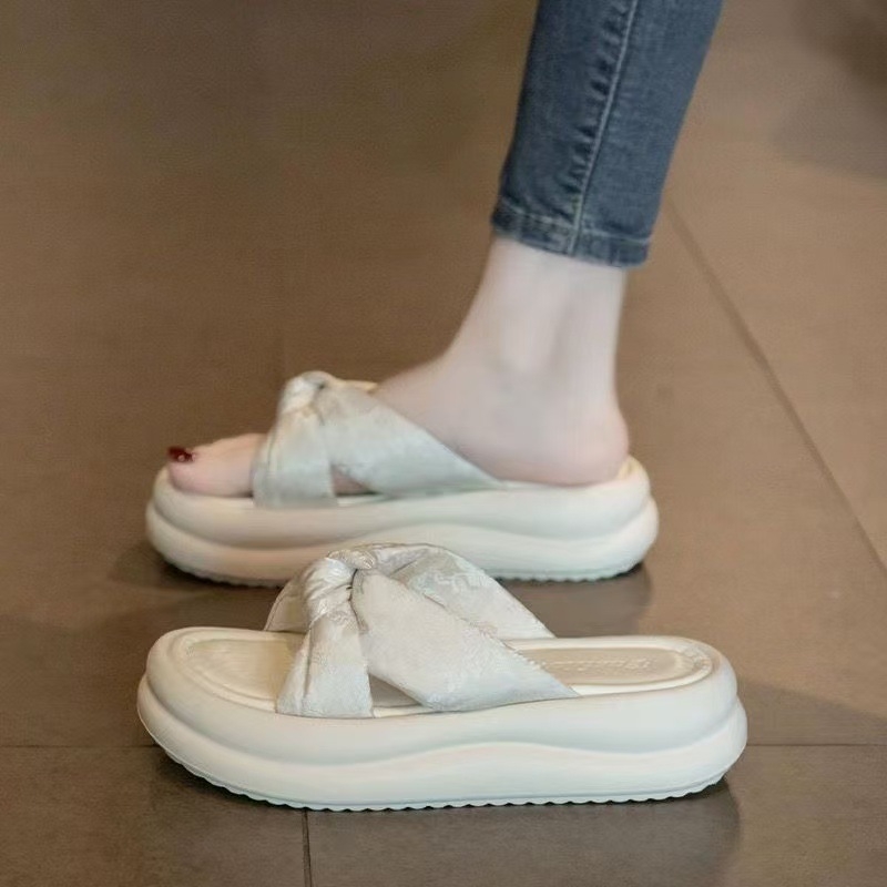 Női vastag talpú szandál, tündér-stílus, felső textilek, PU talpbetét, gumírozott talp, kerek orr, 2025 tavaszán