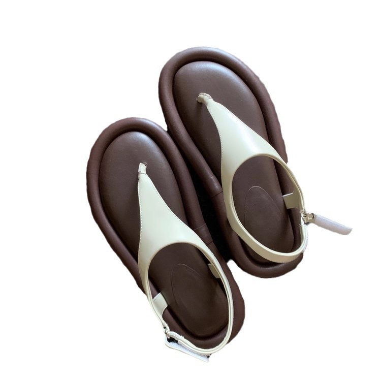 Ženske sandale s debelim potplatom i jednim remenom, gornji dio od mikrovlakana, gumeni potplat, zaobljeni vrh, zatvaranje kopčom, debljina potplata 3–5 cm