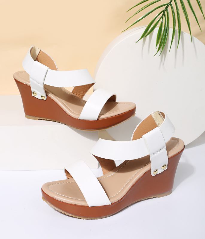 Rimske sandale s gornjim dijelom od mikrovlakana, okrugla špička, kopča, gumena potplat, PU podstava