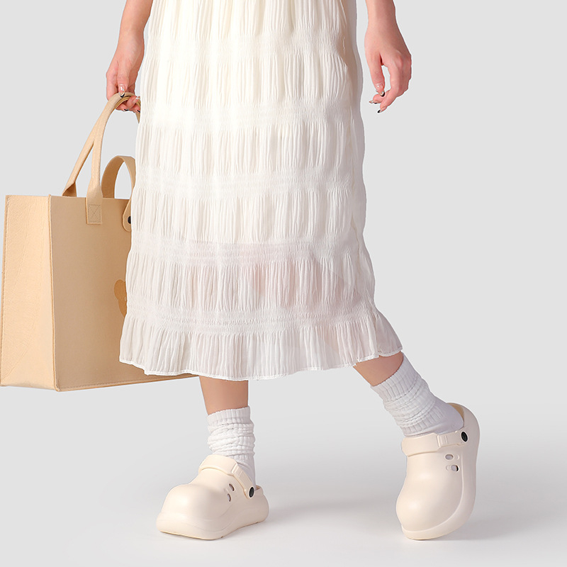 Sievietēm EVA perforētās sandales ar biezu zoli, EVA augšpuse un zole, zolī biezums 3,5–5 cm, vasara 2025, pilsētas stils