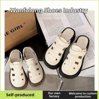 Ikdienas romiešu stila sandales ar perforētu dizainu un bieza platforma, aizvērts purns, PU augšējā daļa, bez iekšējās oderes, vasara 2025