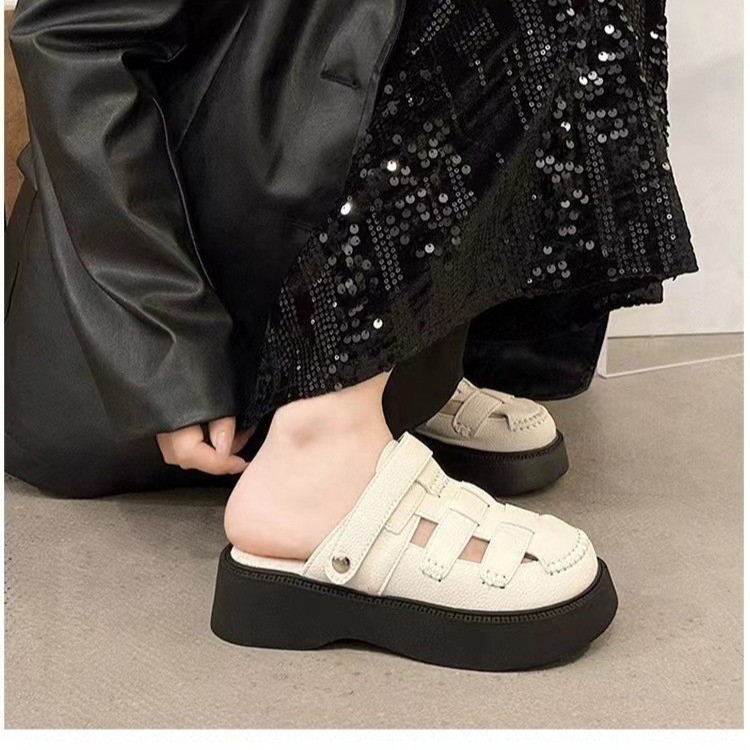 Ikdienas romiešu stila sandales ar perforētu dizainu un bieza platforma, aizvērts purns, PU augšējā daļa, bez iekšējās oderes, vasara 2025