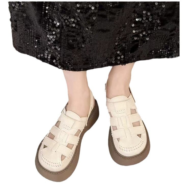 Ikdienas romiešu stila sandales ar perforētu dizainu un bieza platforma, aizvērts purns, PU augšējā daļa, bez iekšējās oderes, vasara 2025