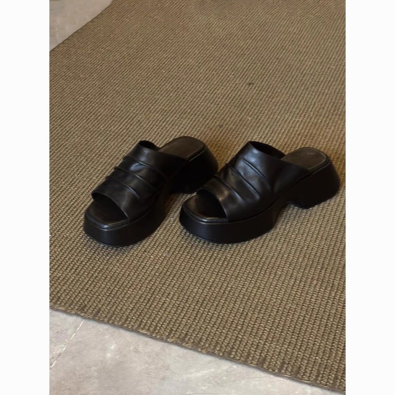 Ženske slip-on papuče s gornjim dijelom od više materijala, gumeni potplat, ravni đon, debljina đona 0–3 cm
