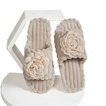 Iekštelpu čības ar zamšā augšpusi, gumijas zole, flaneles iekšpuse, apaļš purns