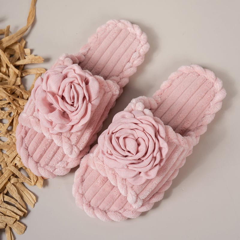 Iekštelpu čības ar zamšā augšpusi, gumijas zole, flaneles iekšpuse, apaļš purns