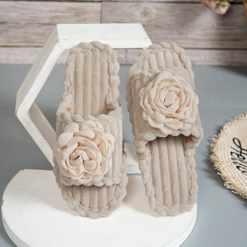 Iekštelpu čības ar zamšā augšpusi, gumijas zole, flaneles iekšpuse, apaļš purns