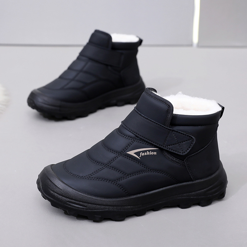 Χειμερινά Ανδρικά Μποτάκια Χιονιού – Αδιάβροτα, ανθεκτικά στην φθορά, μαλακή σόλα; πάνω μέρος: microfiber δέρμα; Velcro κλείσιμο; εσωτερική επένδυση από συνθετικό κοντό γούνινο ύφασμα