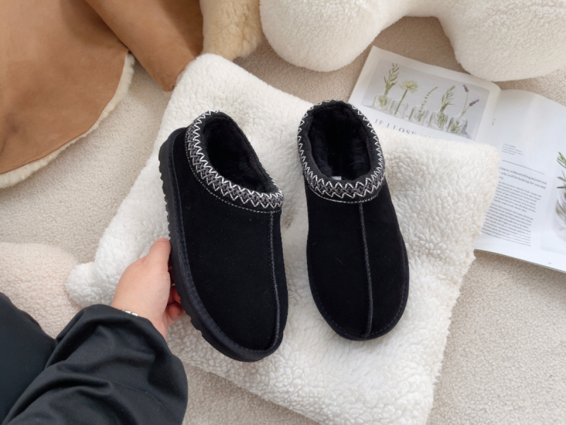 Unisex snježne čizme u etničkom stilu za zimu — kožni gornji dio, vunena podstava i ulošak od vune, pjenasti potplat, niska potpetica 1–3 cm