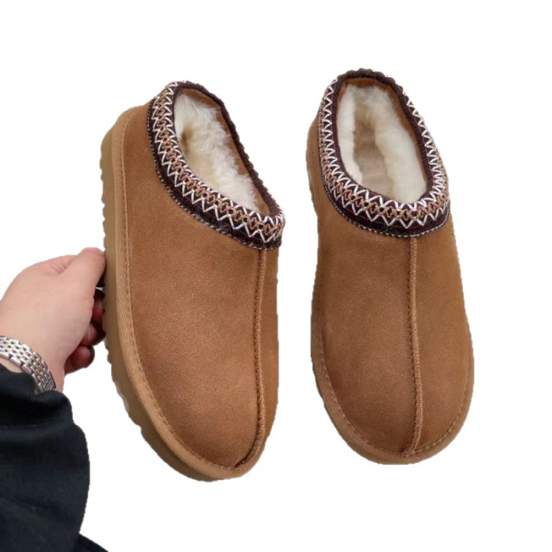 Unisex snježne čizme u etničkom stilu za zimu — kožni gornji dio, vunena podstava i ulošak od vune, pjenasti potplat, niska potpetica 1–3 cm